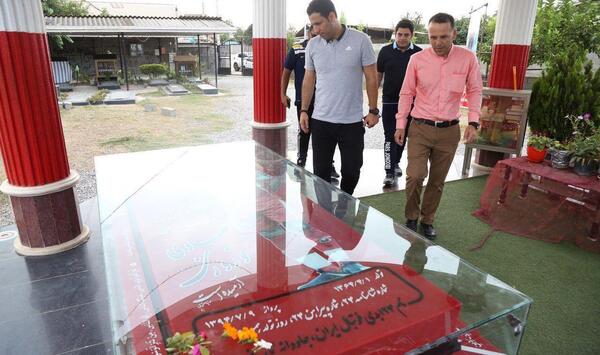 عکس سنگ قبر هادی نوروزی