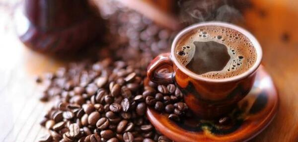 عکس کفش پاشنه بلند در فال قهوه