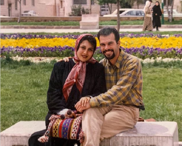عکس ترلان پروانه در کنار همسرش