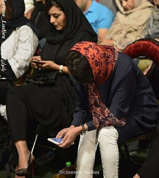 عکس ساره بیات با چادر