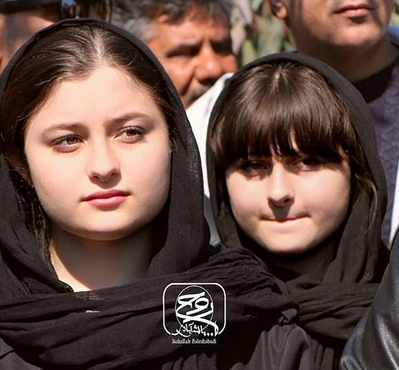 عکس سارا و نیکا با موهای چتری