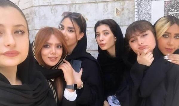 عکس سارا و نیکا با موهای چتری