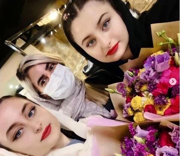 عکس سارا و نیکا با موهای چتری