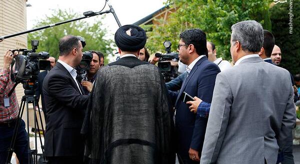 عکس رئیسی از پشت سر