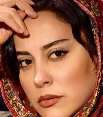 عکس آشا محرابی در بچه محل