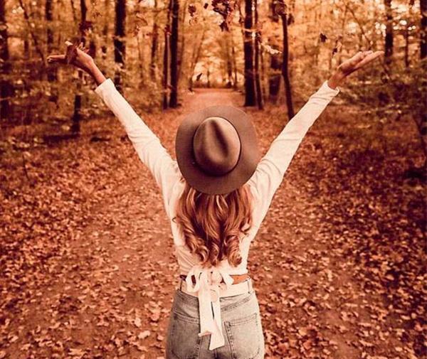 عکس پروفایل دخترونه لاکچری در پاییز