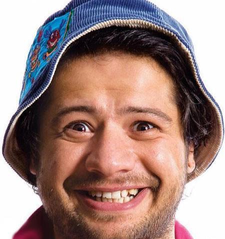عکس علی صادقی با عینک