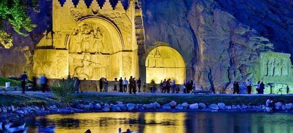عکس داخل طاق بستان