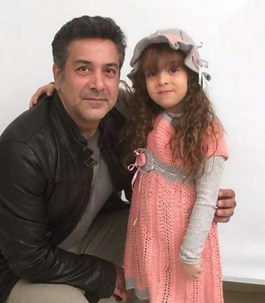 عکس حمیدرضا پگاه و همسر وفرزندش