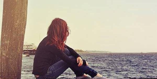 عکس دختری که تنها است