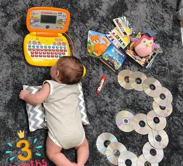 عکس ماهگرد نوزاد ساده