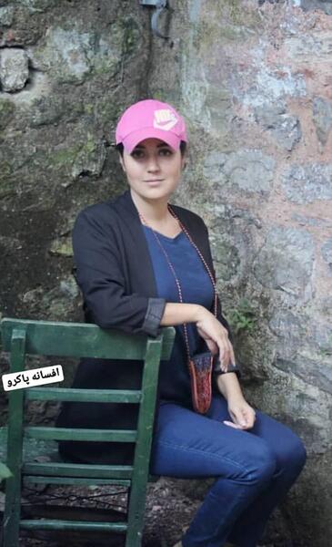 عکس افسانه پاکرو در خارج