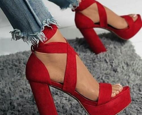 عکس کفش پاشنه بلند پهن