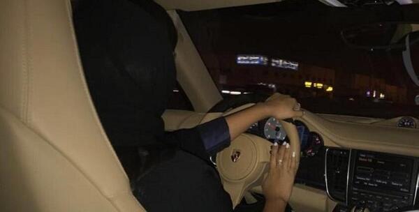 عکس زن پشت ماشین