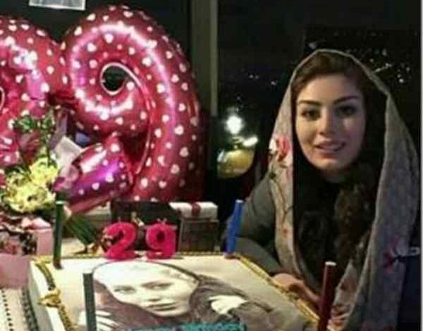 عکس پوریا پورسرخ در رستوران