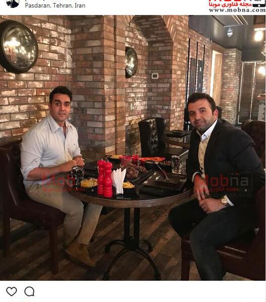 عکس پوریا پورسرخ در رستوران