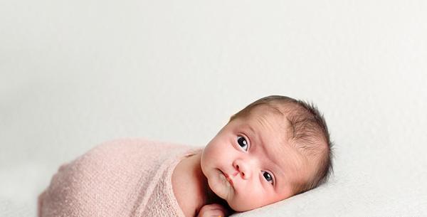 ژست عکس نوزاد تازه متولد شده