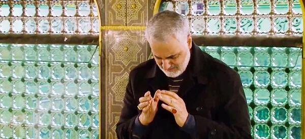 عکس سردار سلیمانی خادم امام رضا