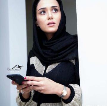 عکس پریناز ایزدیار با خواهرش