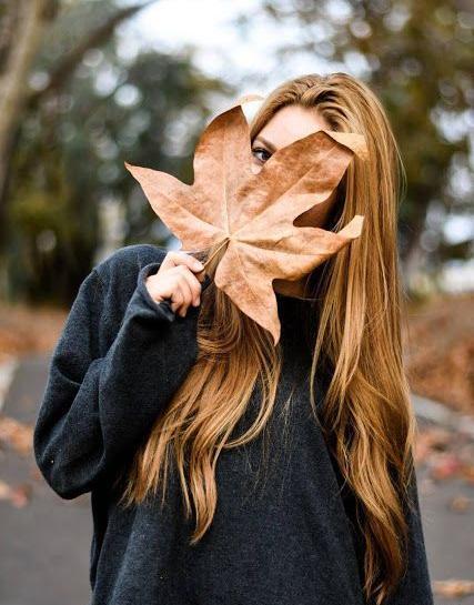مدل عکس با برگ پاییزی
