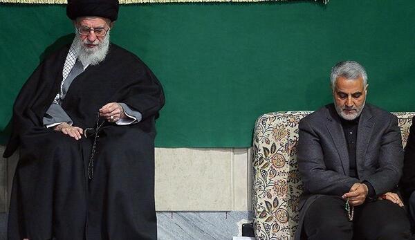 عکس حاج قاسم سلیمانی کنار رهبر