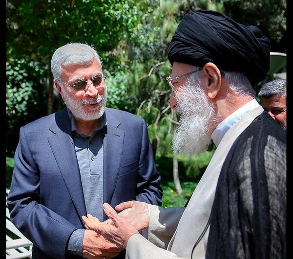 عکس حاج قاسم سلیمانی کنار رهبر
