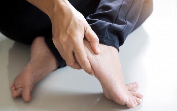 عکس کف پای فریبا نادری