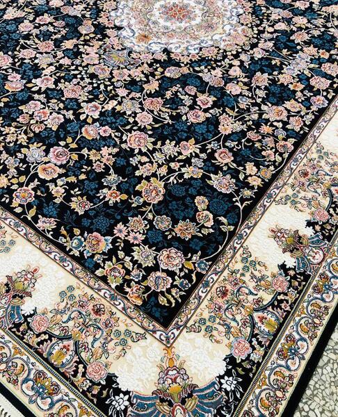عکس فرش گل ریز سرمه ای