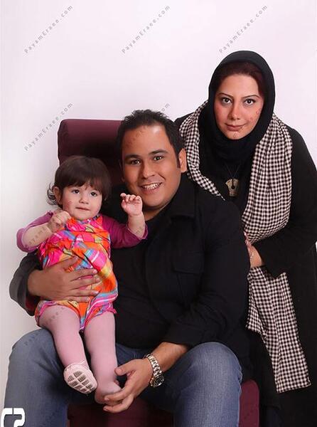 عکس رضا داوود نژاد با خواهرش