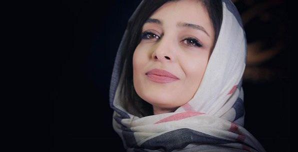 عکس ساره بیات با نوشته