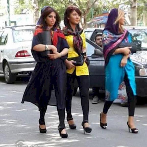 عکس نقاشی دختر بی حجاب