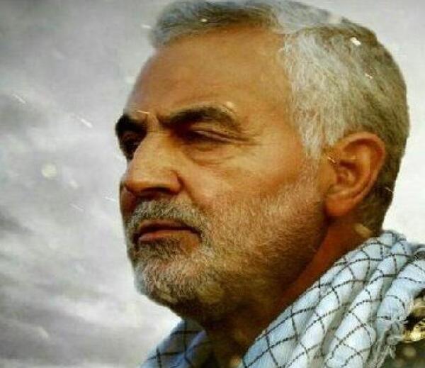 عکس حاج قاسم سلیمانی با چفیه به سر