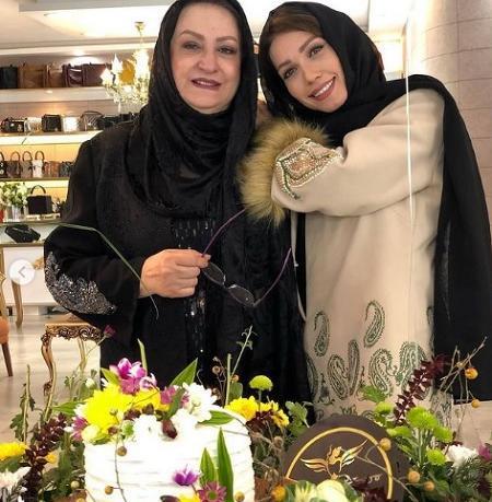 عکس شهرزاد کمال زاده در شام ایرانی