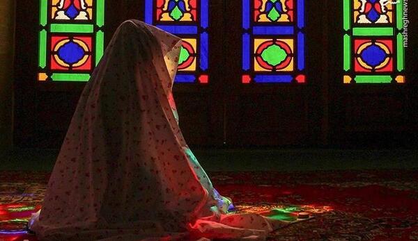عکس دختر چادری در مسجد