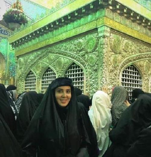 عکس دختر چادری در مسجد
