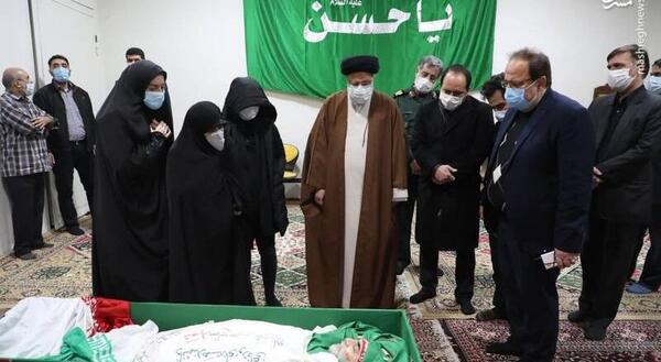 عکس شهید فخری زاده در تابوت