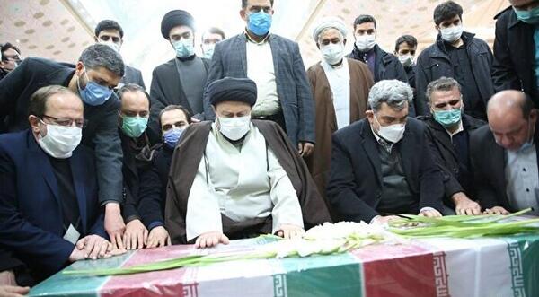 عکس شهید فخری زاده در تابوت