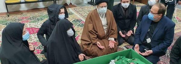عکس شهید فخری زاده در تابوت