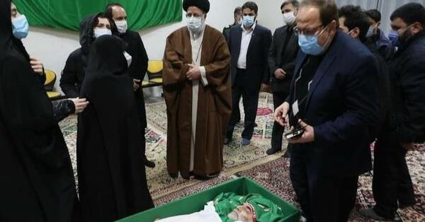 عکس شهید فخری زاده در تابوت