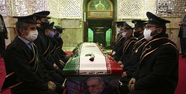 عکس شهید فخری زاده در تابوت