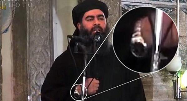 عکس حاج قاسم سلیمانی در صف نماز داعش