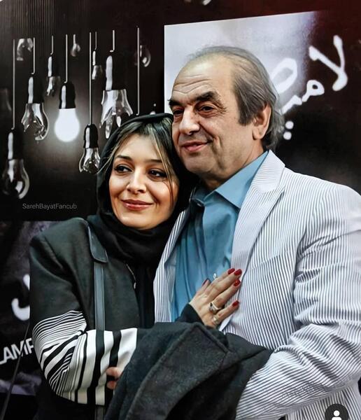 عکس ساره بیات در کنار پدرش