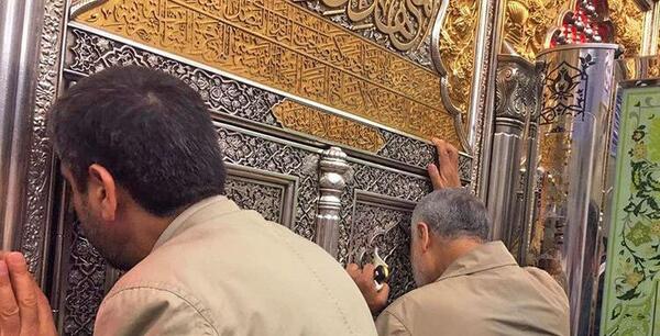 عکس سردار سلیمانی در حرم امام حسین