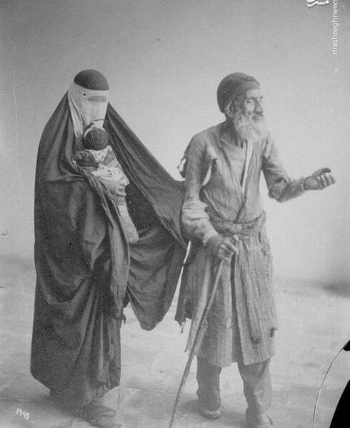 عکس در حال گدایی