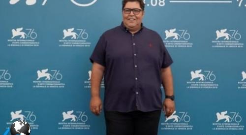 عکس فرهاد اصلانی وهمسرش وفرزندانش