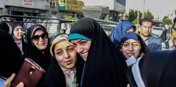 عکس الهام چرخنده ویکی پدیا
