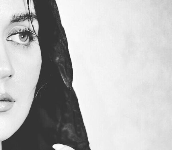 عکس غمگین افسانه پاکرو