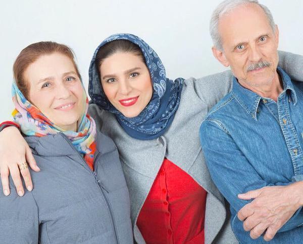 عکس رامبد جوان با پدر و مادرش