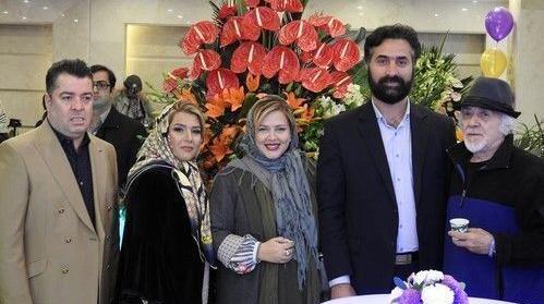 عکس بهاره رهنما در مراسم پدرش