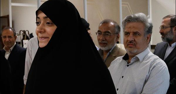عکس الهام چرخنده و رهبری